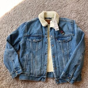 Levi’s Ex-Boyfriend Sherpa Jean Jacket - NWT